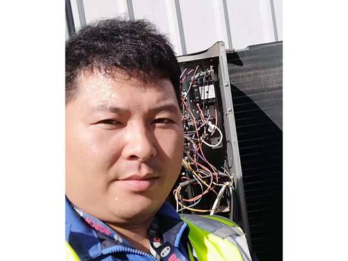 博士汽车配件空调维修中